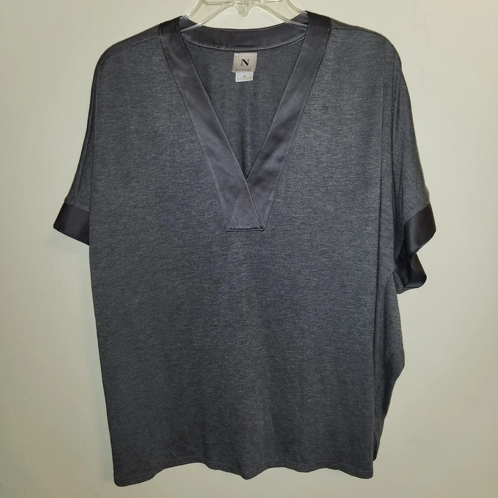 Natori Gray Satin-Trim Liungewwar Top